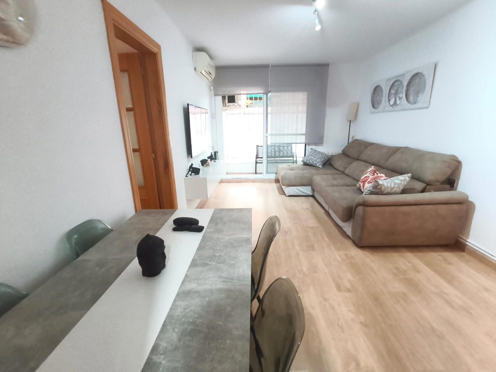 ¡PISO PLANTA BAJA TOTALMENTE REFORMADO DE 3 HABITACIONES DOBLES Y EXTERIORES! - Foto 3