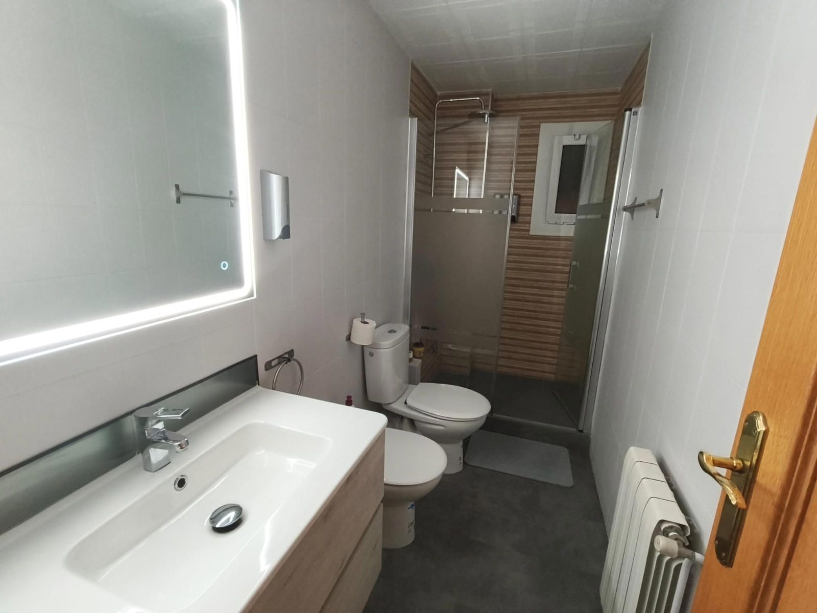 ¡PISO PLANTA BAJA TOTALMENTE REFORMADO DE 3 HABITACIONES DOBLES Y EXTERIORES! - Foto 11