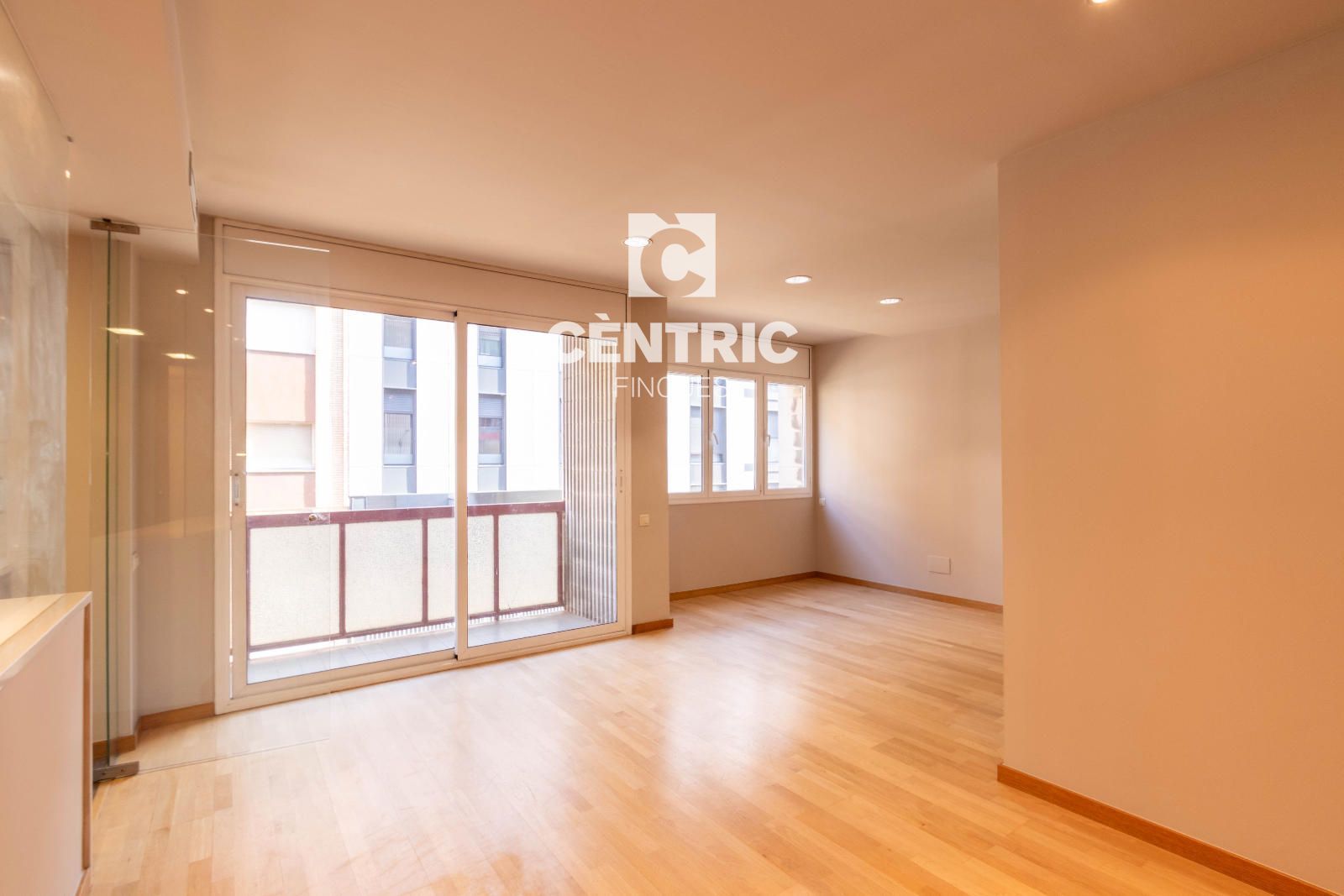 Piso de cinco habitaciones al lado del Mercado Central - Foto 4