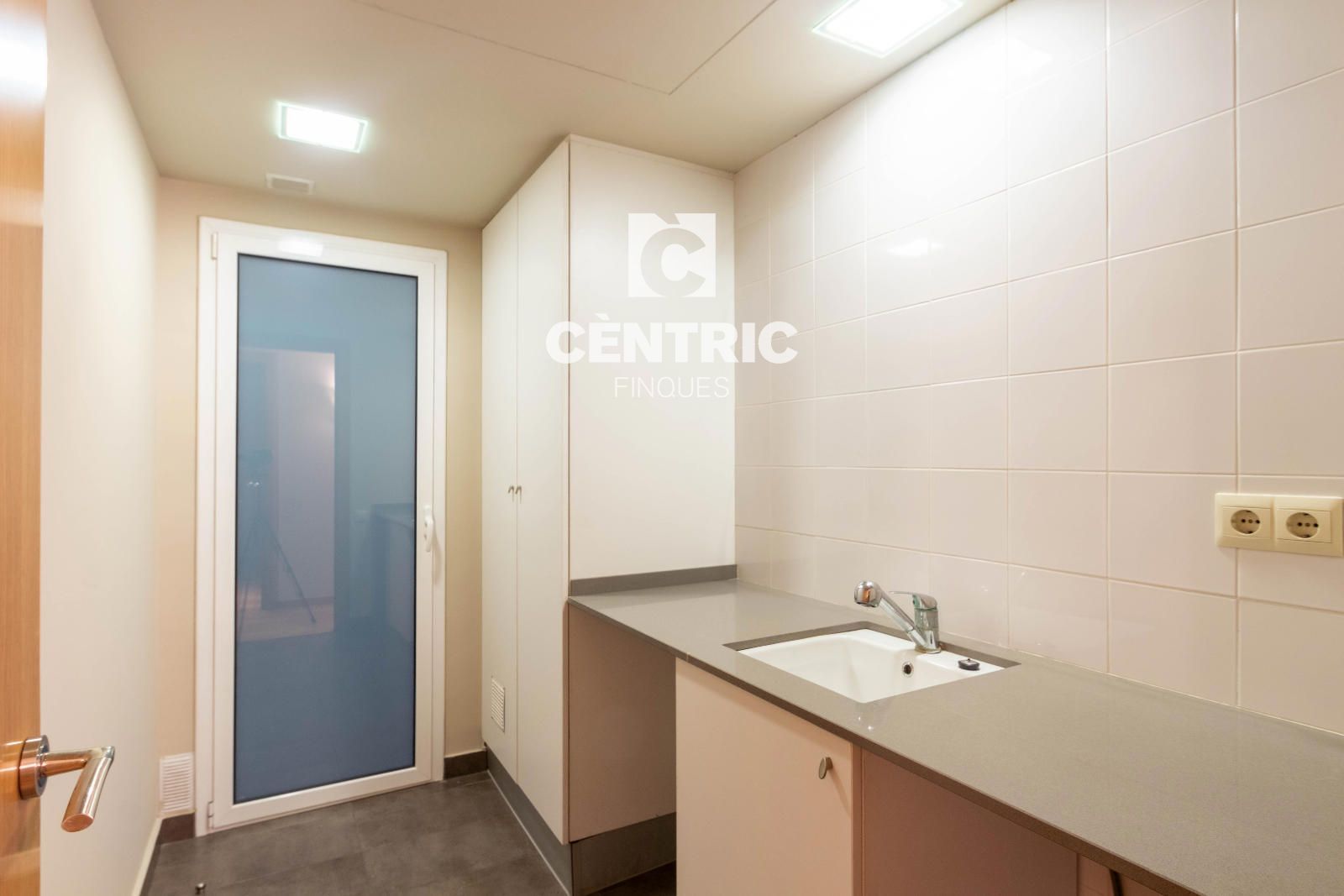Piso de cinco habitaciones al lado del Mercado Central - Foto 18