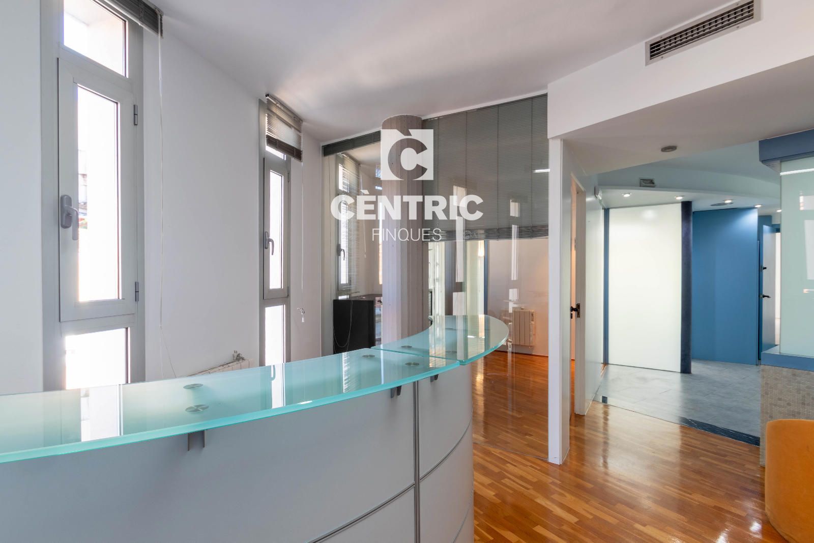 Oficina de 136 m² amb quatre despatxos al costat de la Rambla d’Ègara - Foto 1