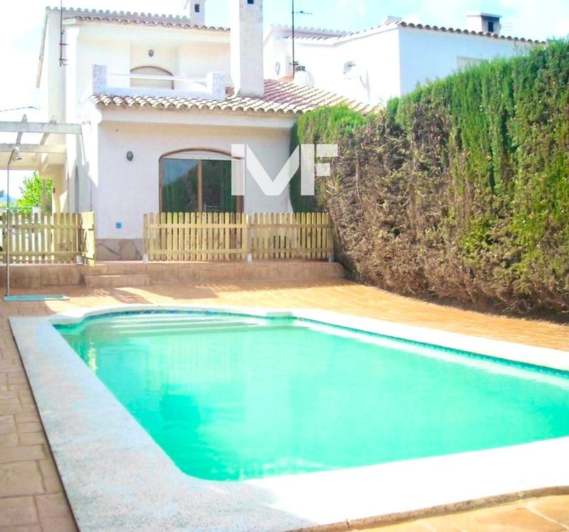 Chalet Independiente en venta Miami-Platja, Tarragona. Ref: 1035. Fernández & Vicuña