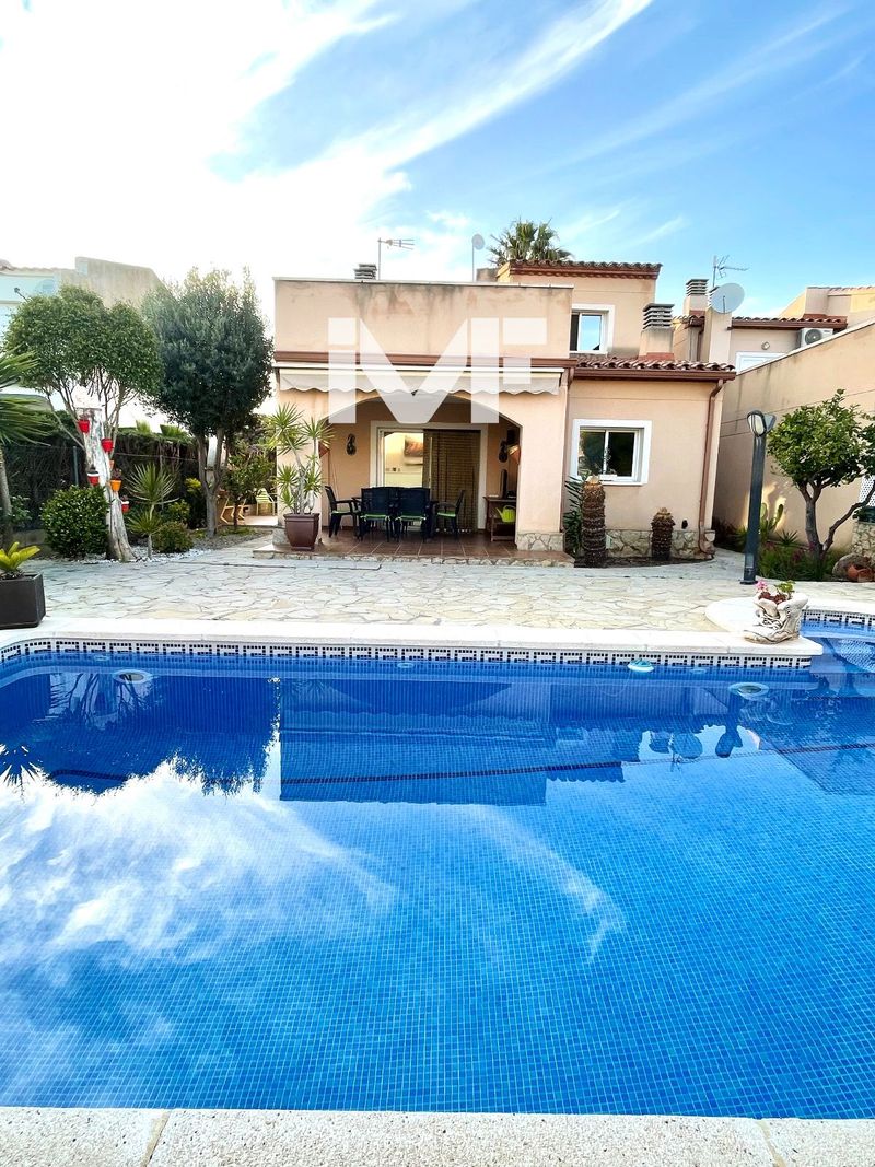 Xalet Independent en venda Miami-Platja, Tarragona. Ref: 1058. Fernández & Vicuña