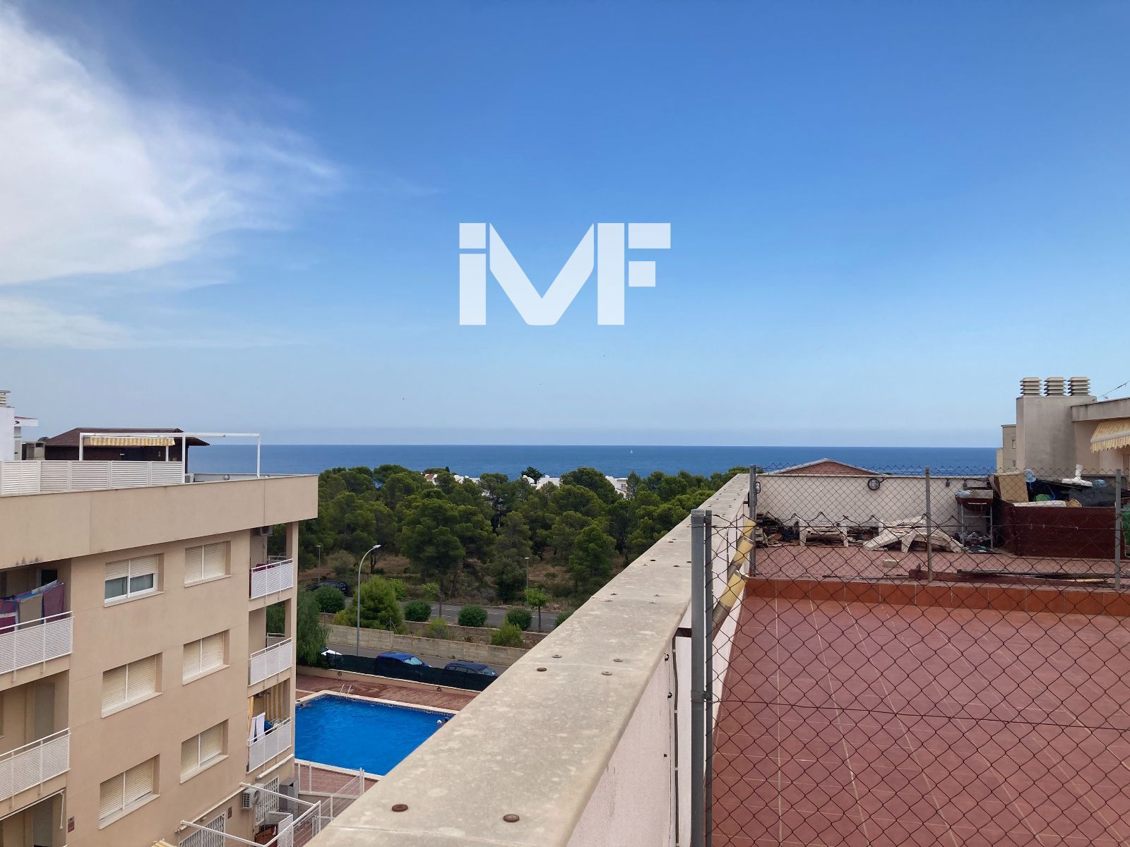 Ático con Gran Solárium, Vistas al Mar, Piscina y parking, en Miami Playa - Foto 16
