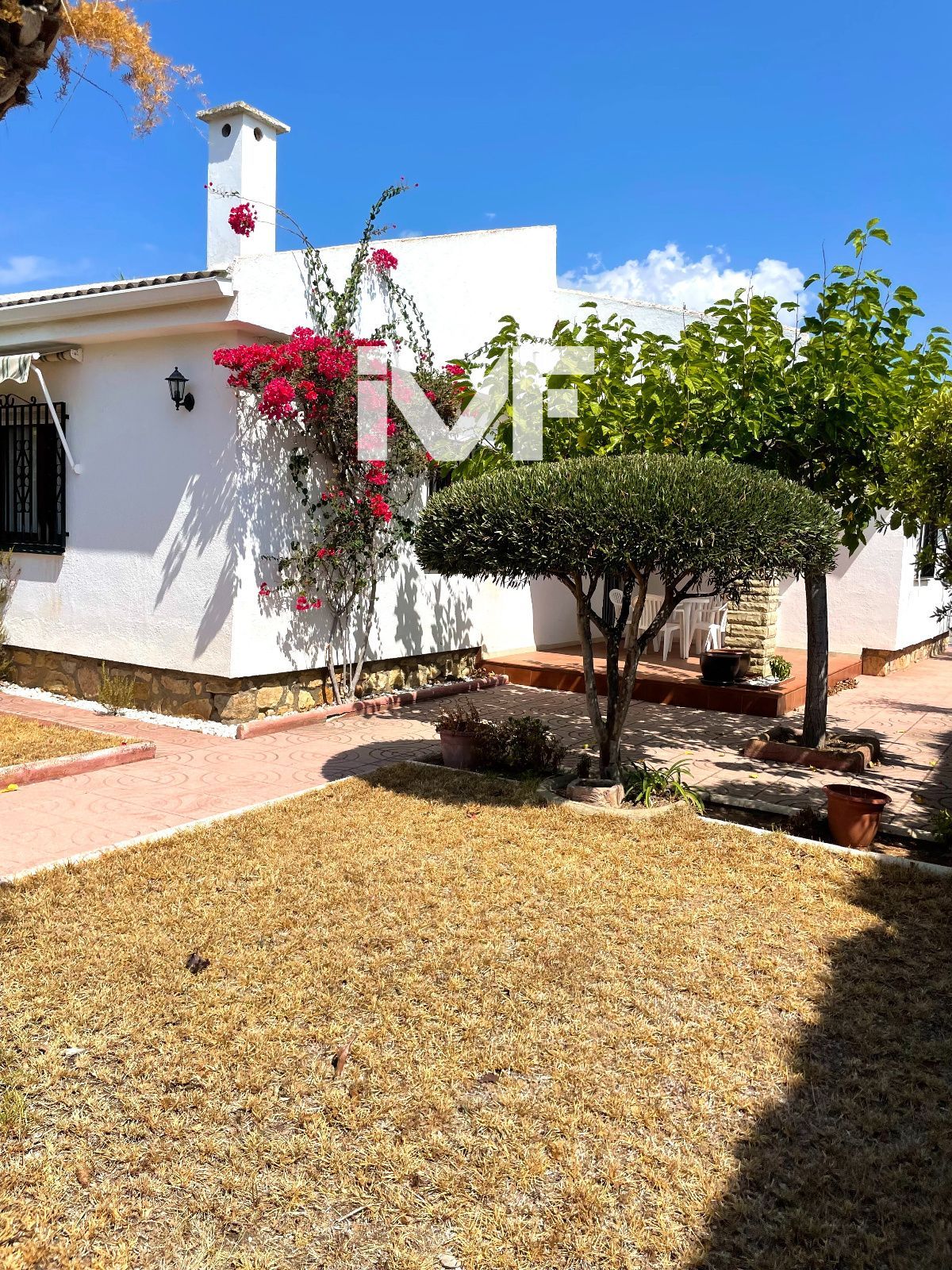 Chalet independiente en  una sola planta el centro de Miami Platja - Foto 2