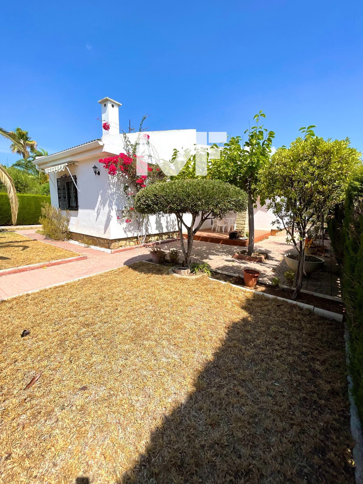 Chalet independiente en  una sola planta el centro de Miami Platja - Foto 10