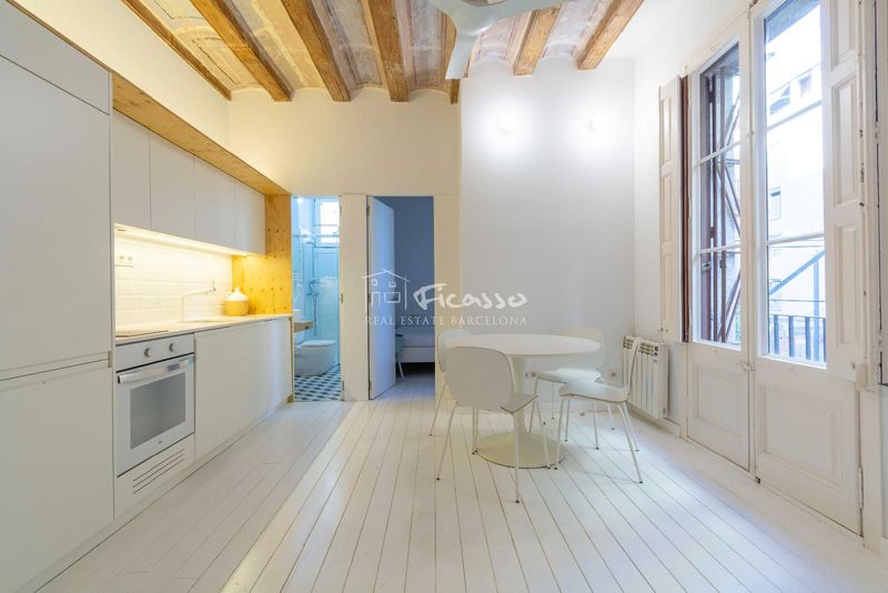 Piso en venta Barcelona. Ref: 1085. Ficasso Real Estate