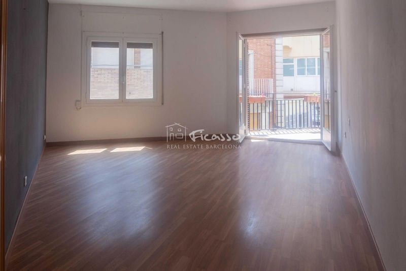 Piso en alquiler Barcelona. Ref: 1213. Ficasso Real Estate