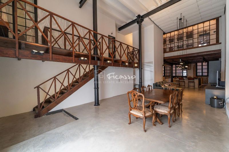 Dúplex en alquiler Barcelona. Ref: 2076. Ficasso Real Estate