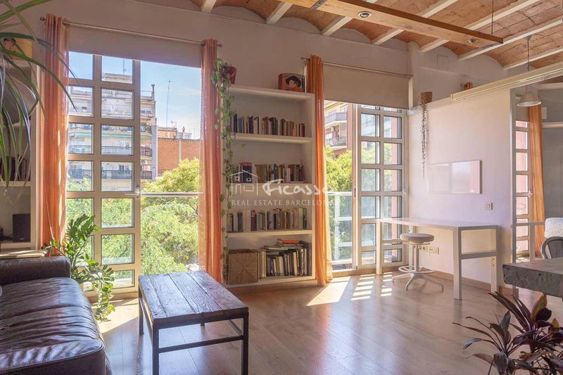 Piso en alquiler Barcelona. Ref: 2077. Ficasso Real Estate