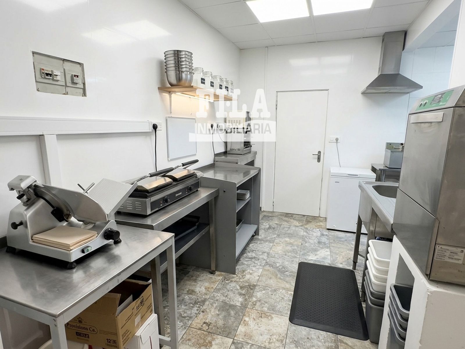 ¡Gran oportunidad! 🌟 Local comercial en Cunit en el Passeig Marítim - Foto 7