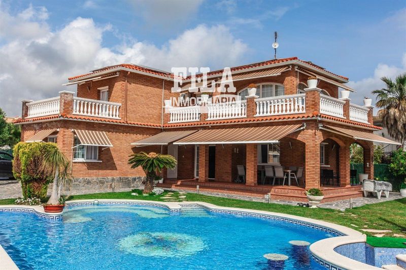 Chalet Independiente en venta Roda De Bara, Tarragona. Ref: 1127. Fila Inmobiliaria Segur de Calafell