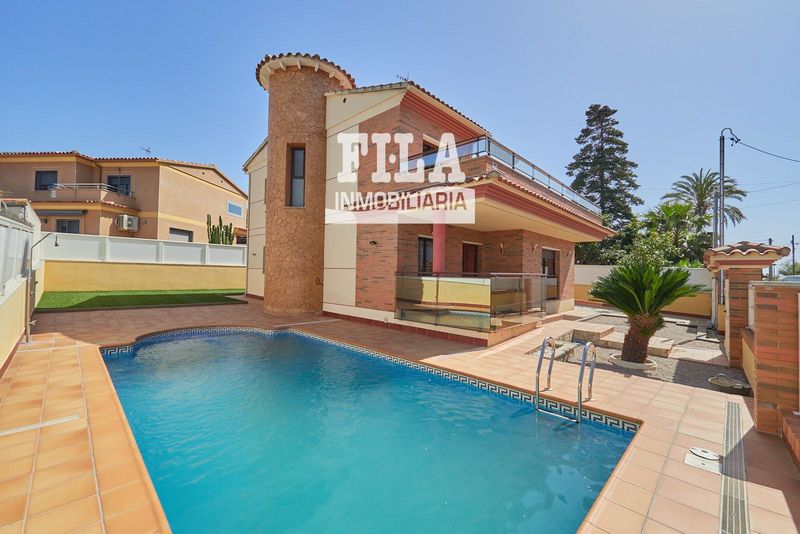 Chalet Independiente en venta Segur De Calafell, Tarragona. Ref: 1451. Fila Inmobiliaria Segur de Calafell