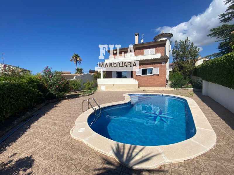 Chalet Independiente en venta Segur De Calafell, Tarragona. Ref: 1588. Fila Inmobiliaria Segur de Calafell