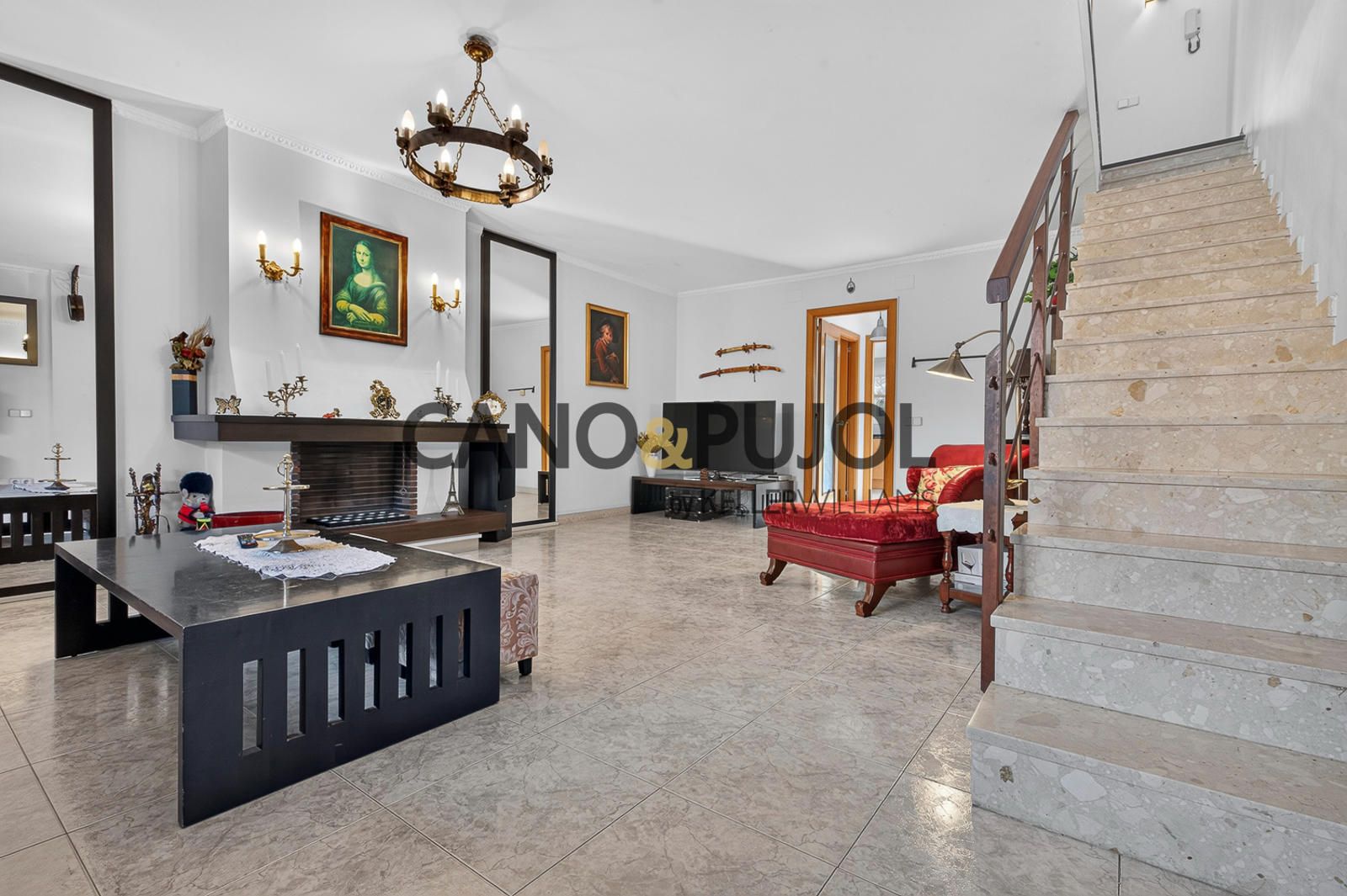 casa adosada con jardín y 4 habitaciones en Rubí