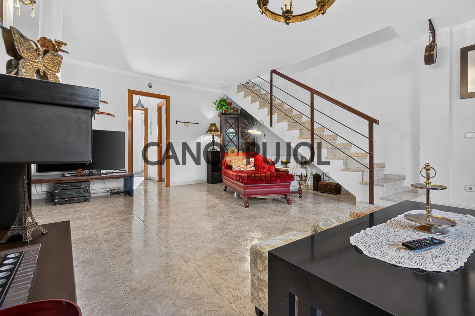 casa adosada con jardín y 4 habitaciones en Rubí