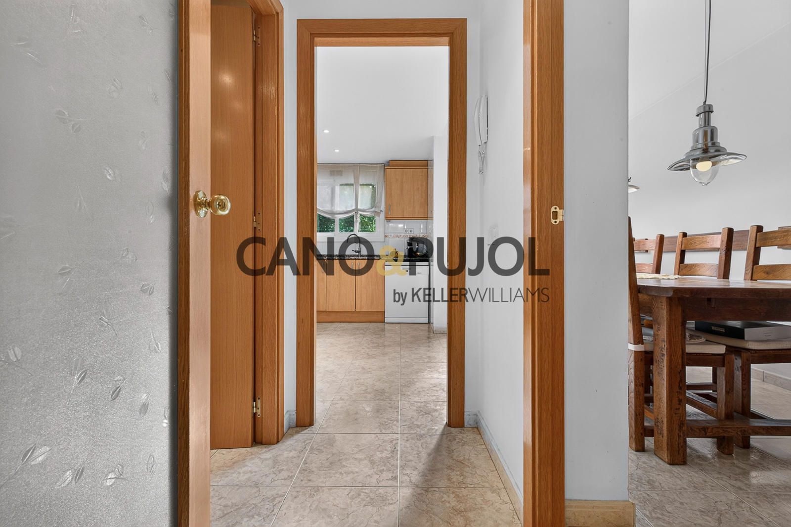 casa adosada con jardín y 4 habitaciones en Rubí