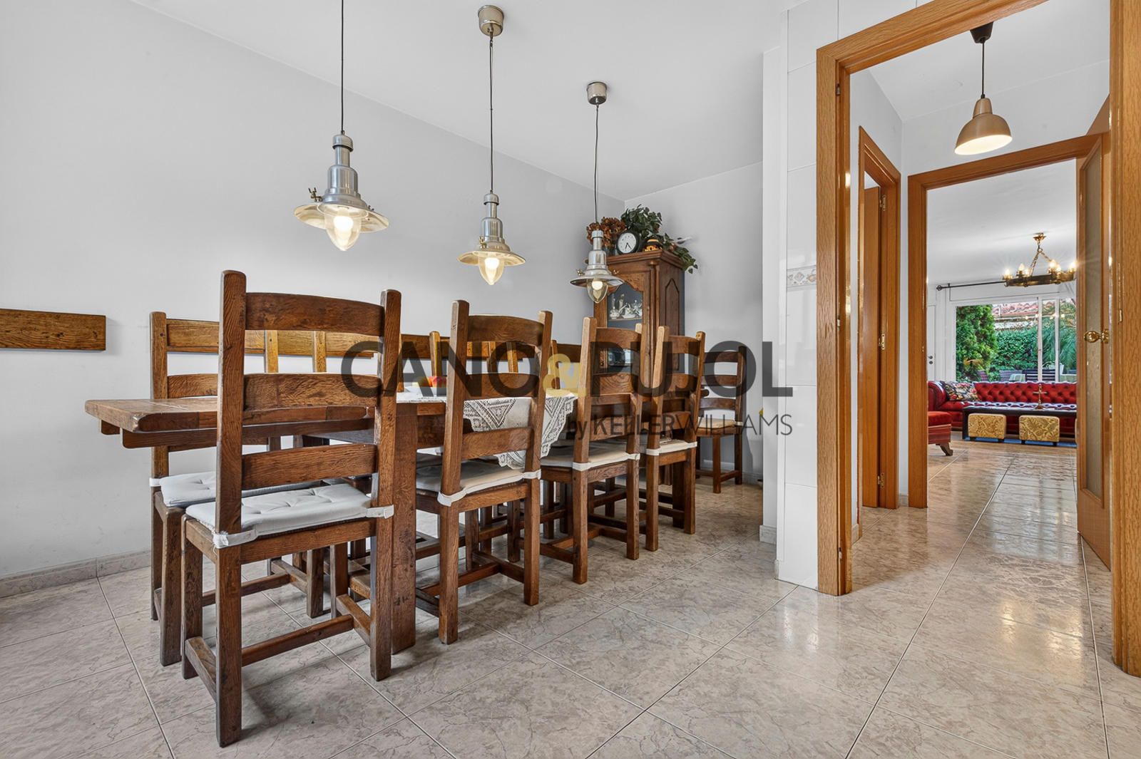 casa adosada con jardín y 4 habitaciones en Rubí