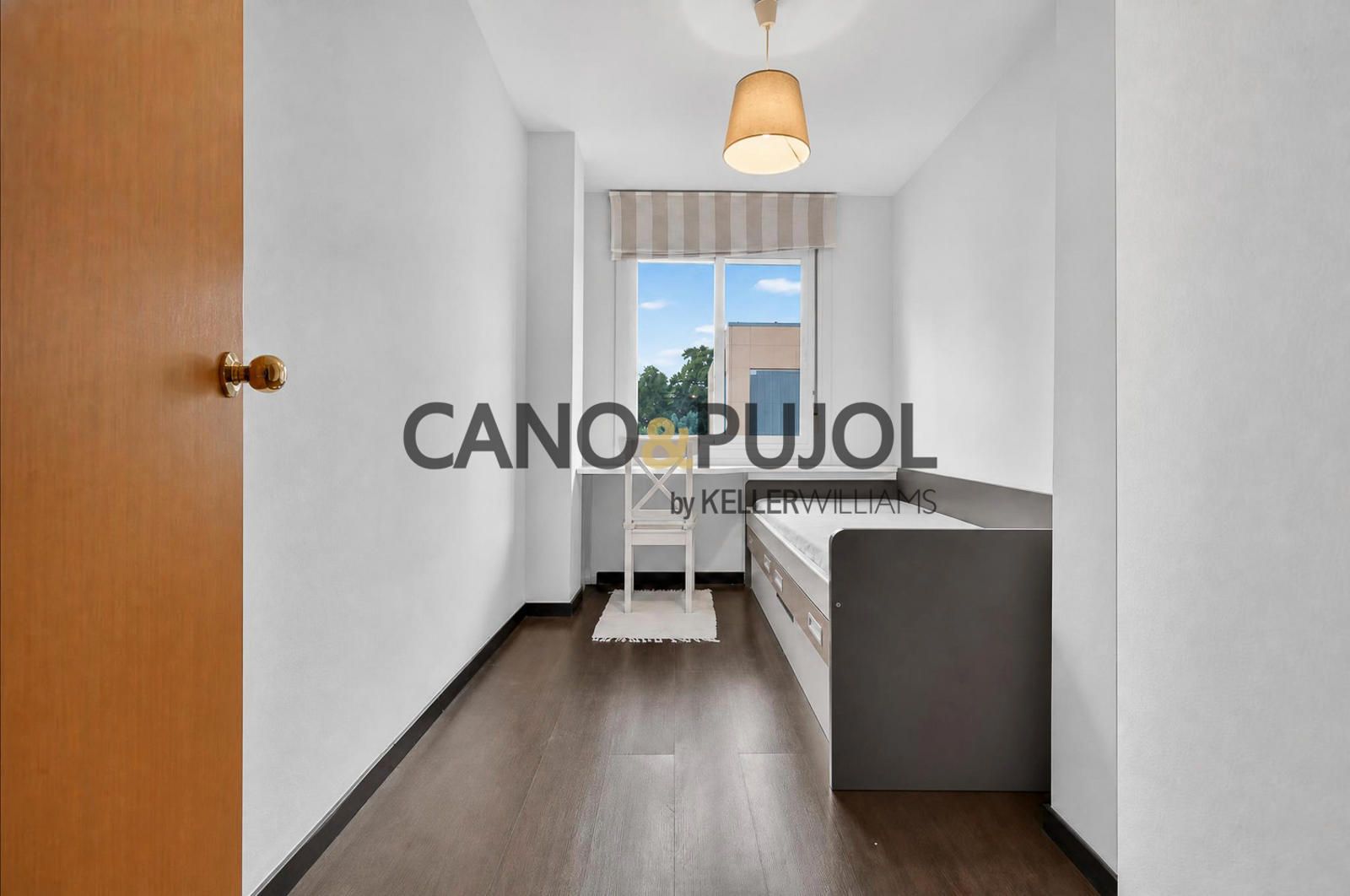 casa adosada con jardín y 4 habitaciones en Rubí