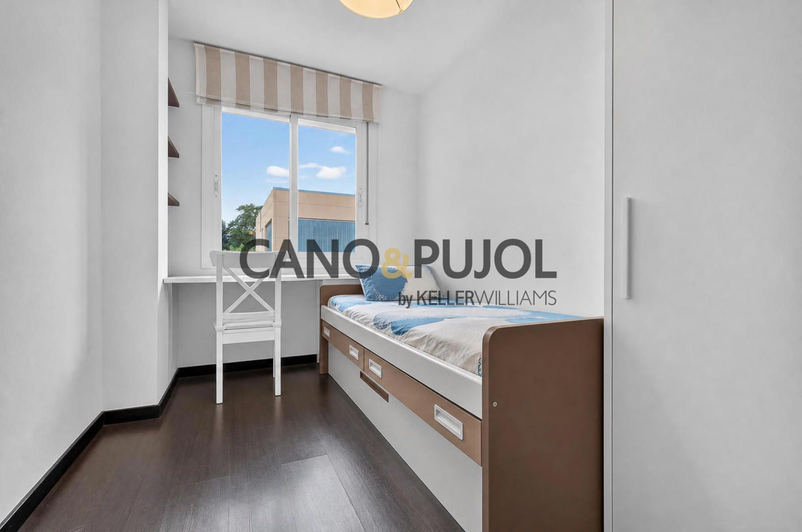casa adosada con jardín y 4 habitaciones en Rubí