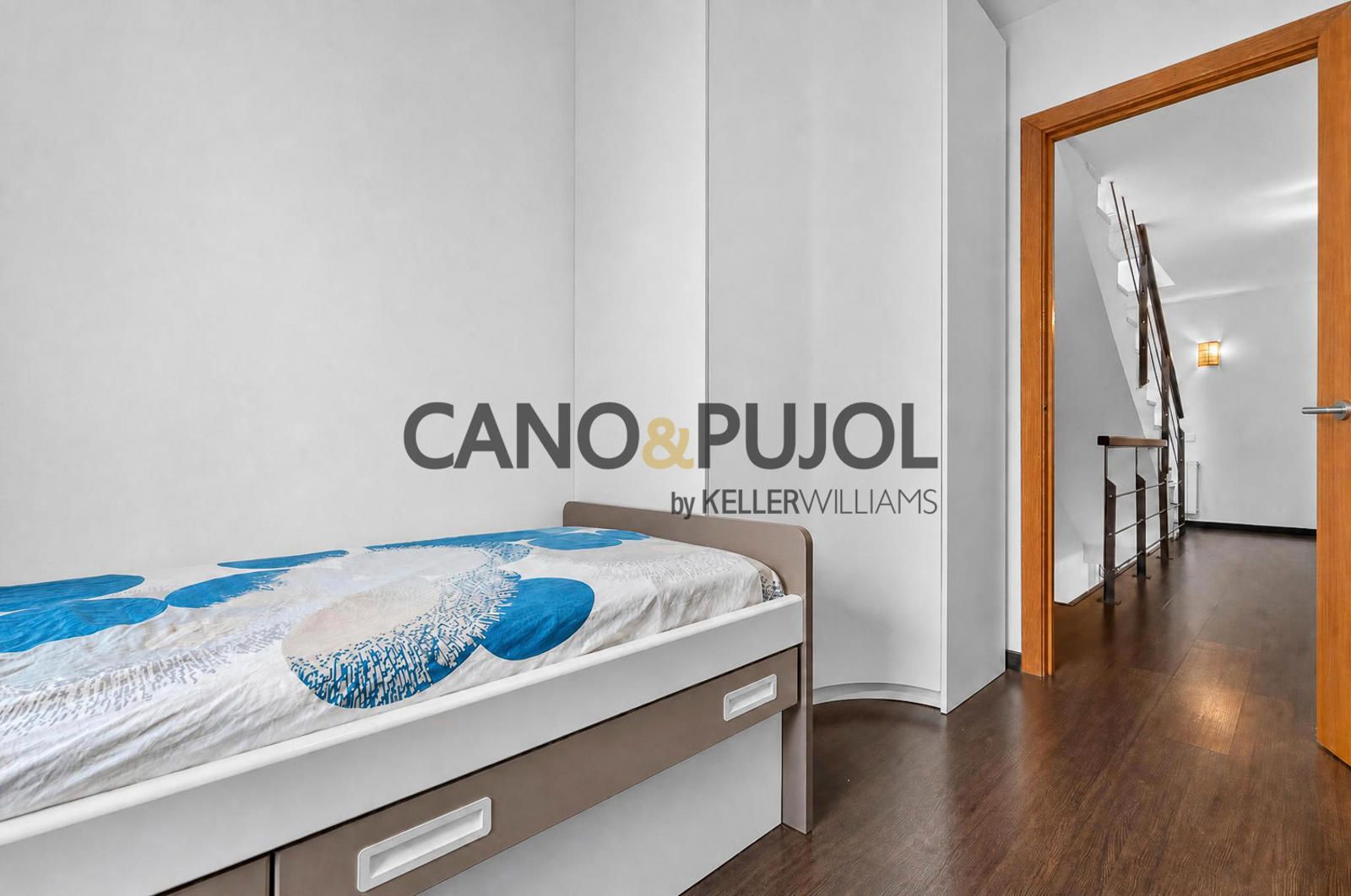 casa adosada con jardín y 4 habitaciones en Rubí