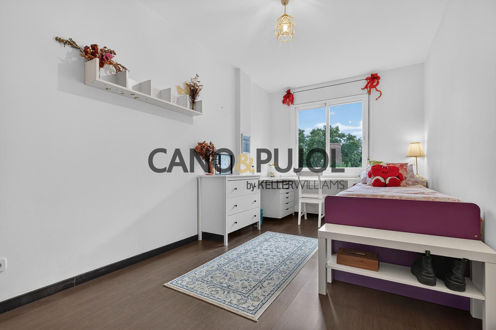 casa adosada con jardín y 4 habitaciones en Rubí