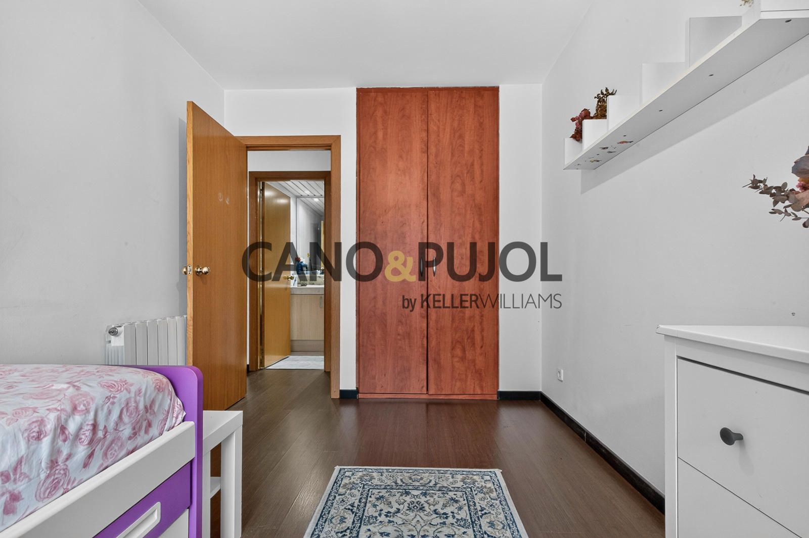 casa adosada con jardín y 4 habitaciones en Rubí
