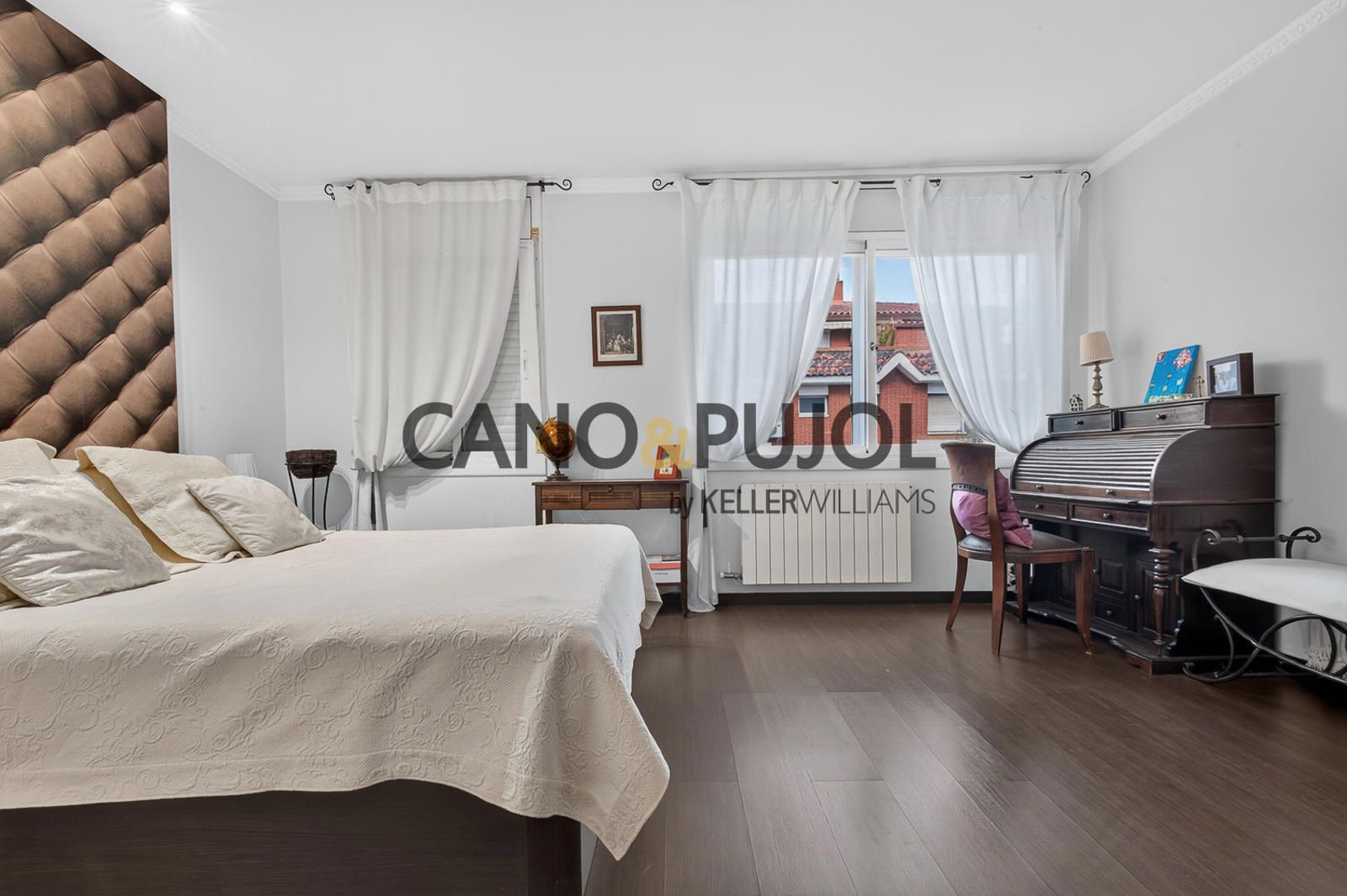 casa adosada con jardín y 4 habitaciones en Rubí