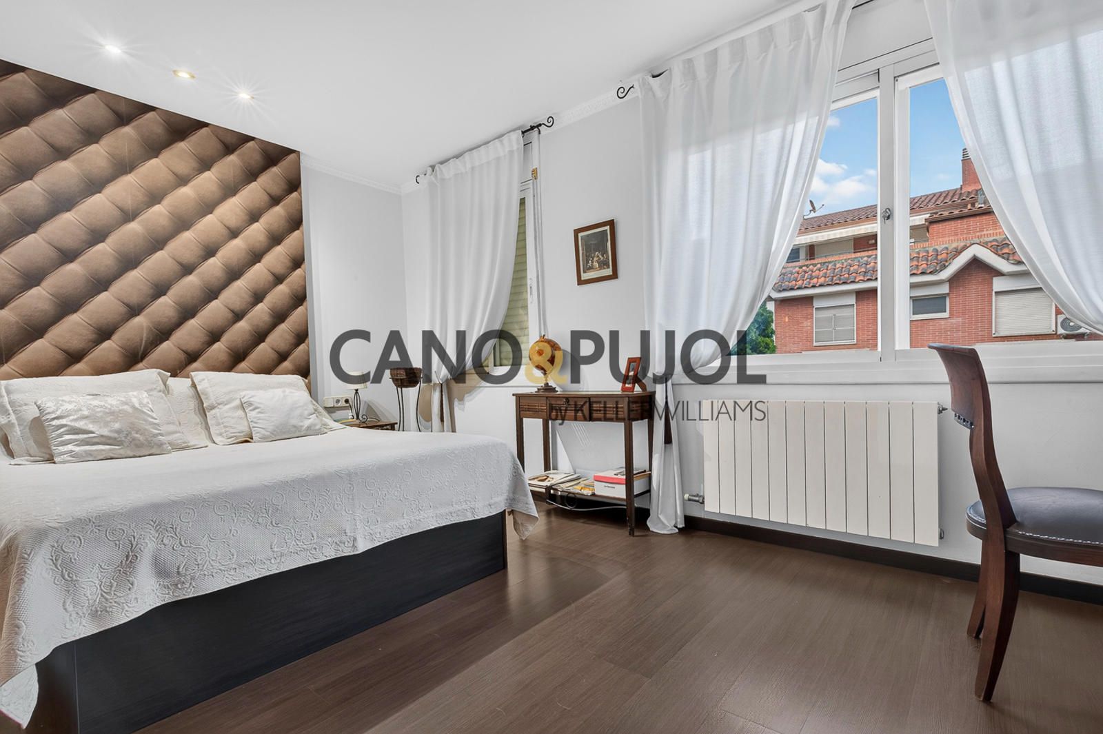 casa adosada con jardín y 4 habitaciones en Rubí