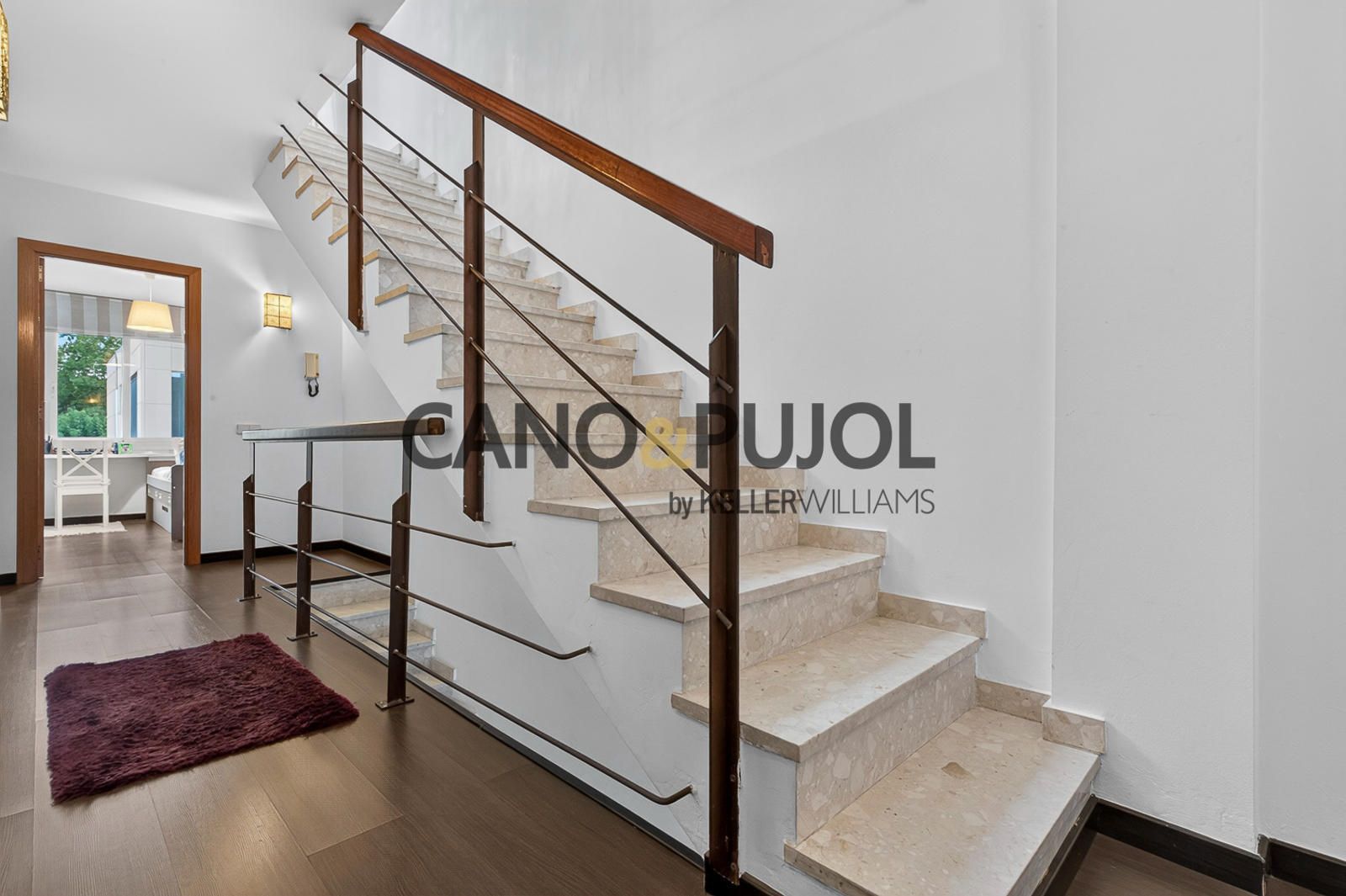 casa adosada con jardín y 4 habitaciones en Rubí