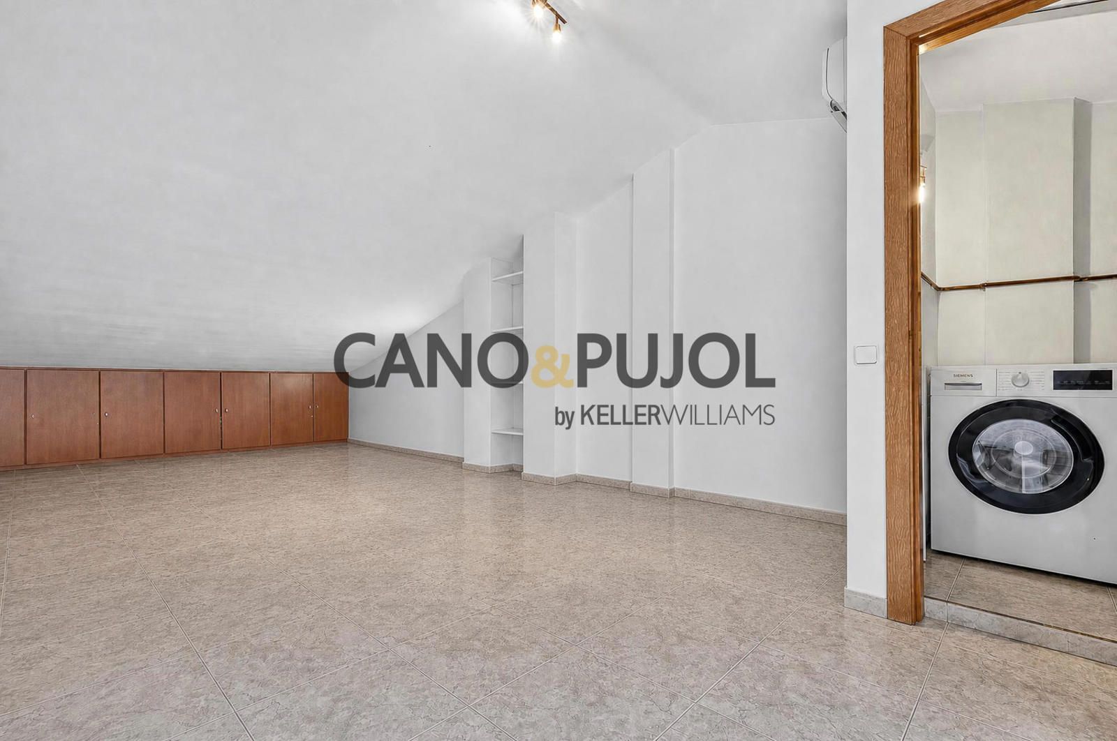 casa adosada con jardín y 4 habitaciones en Rubí
