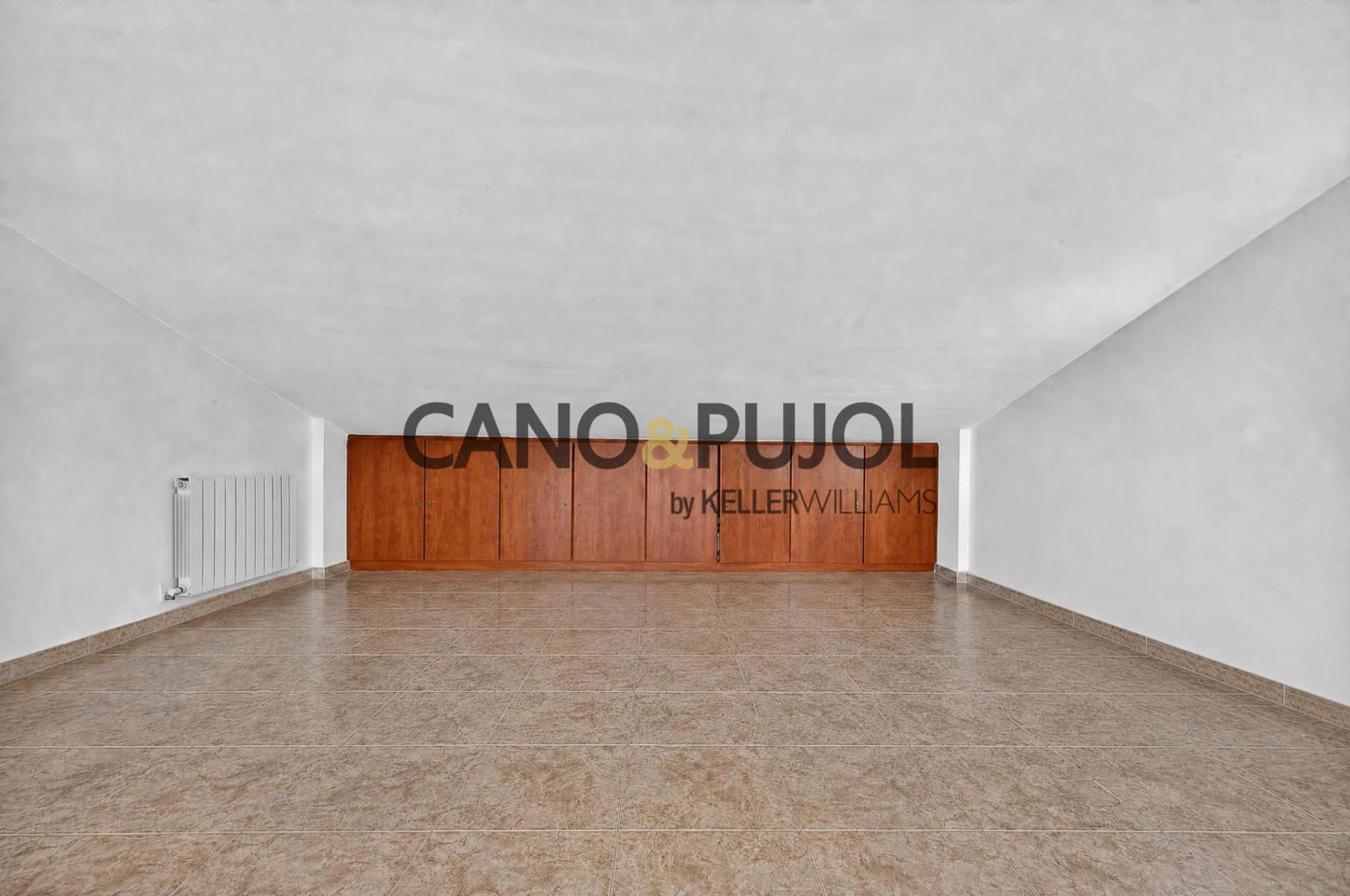 casa adosada con jardín y 4 habitaciones en Rubí