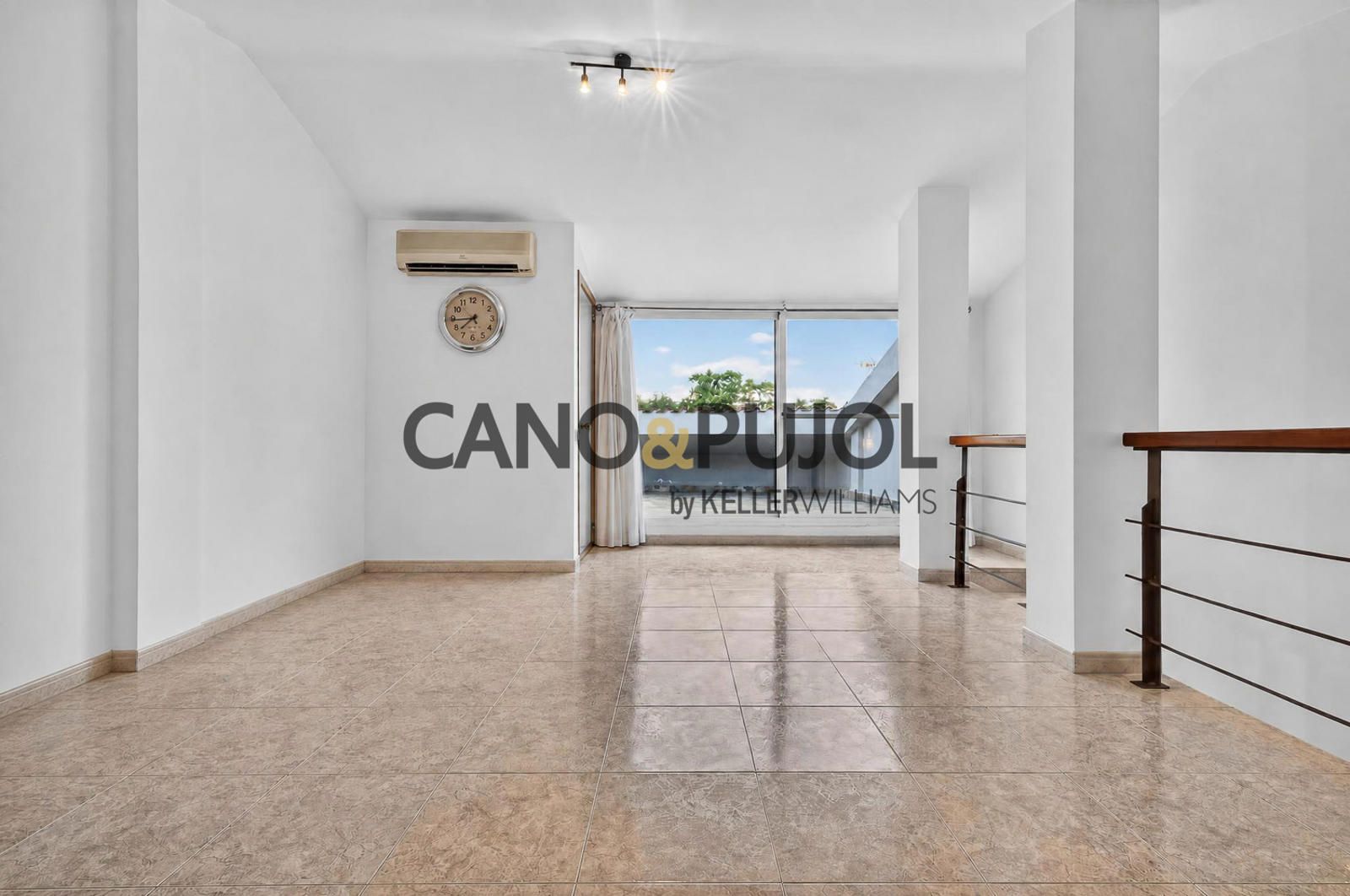 casa adosada con jardín y 4 habitaciones en Rubí