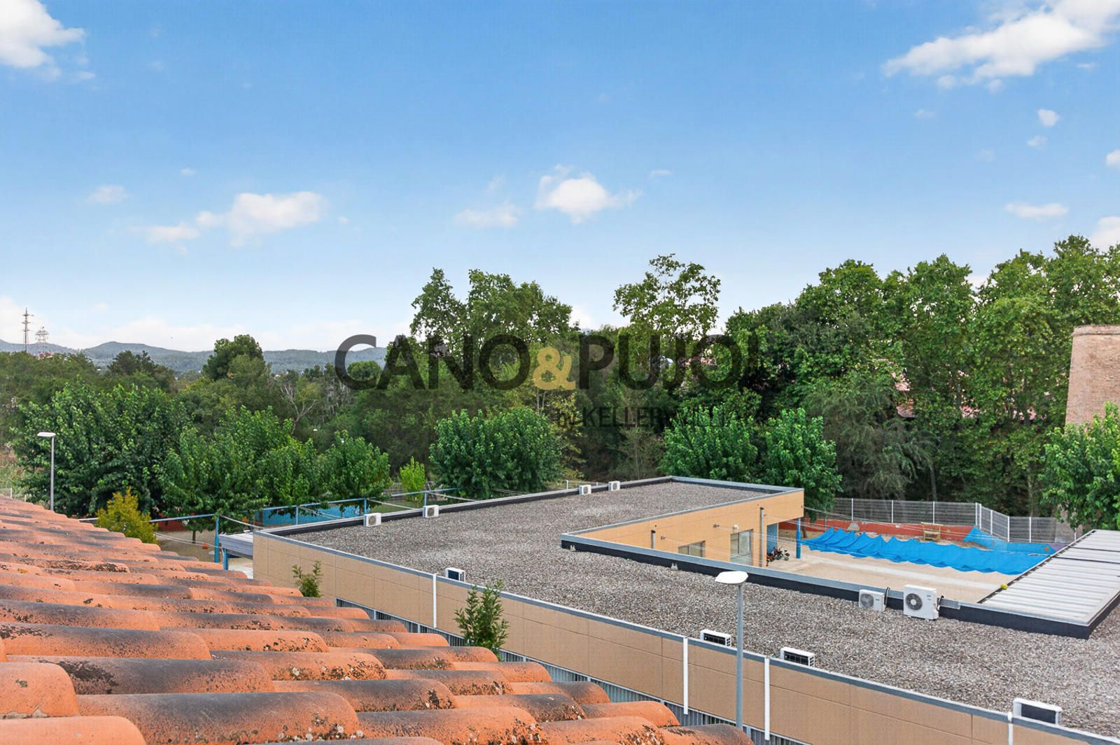 casa adosada con jardín y 4 habitaciones en Rubí