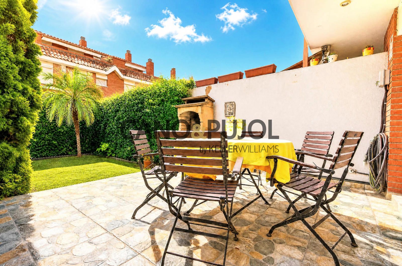 casa adosada con jardín y 4 habitaciones en Rubí
