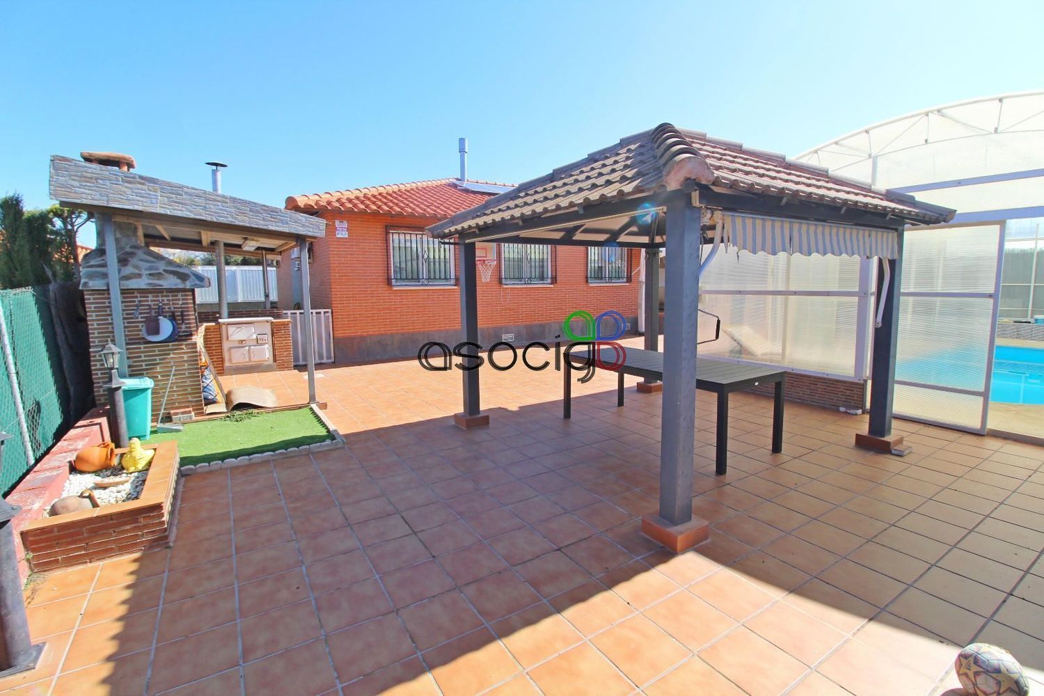 Chalet Independiente en venta Chiloeches, Guadalajara. Ref: 3574. Finca Urbana