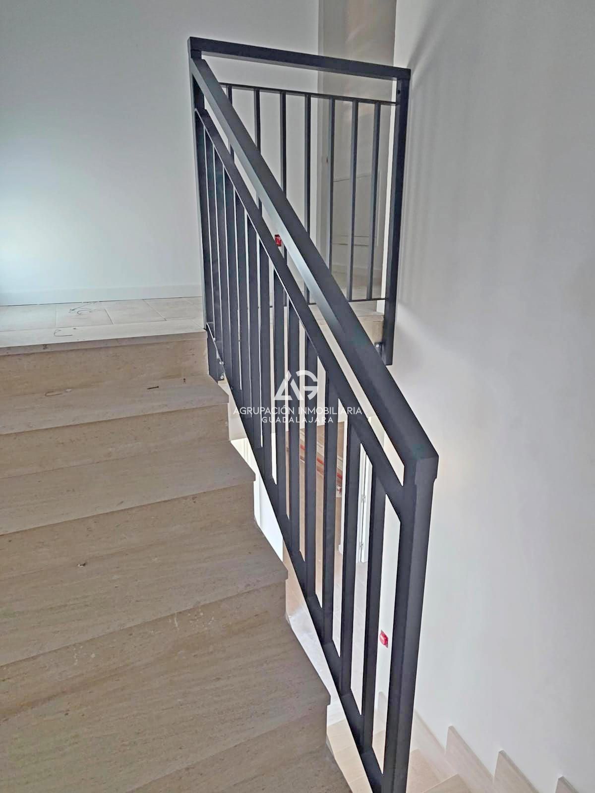 Escalera - PAREADO NUEVO