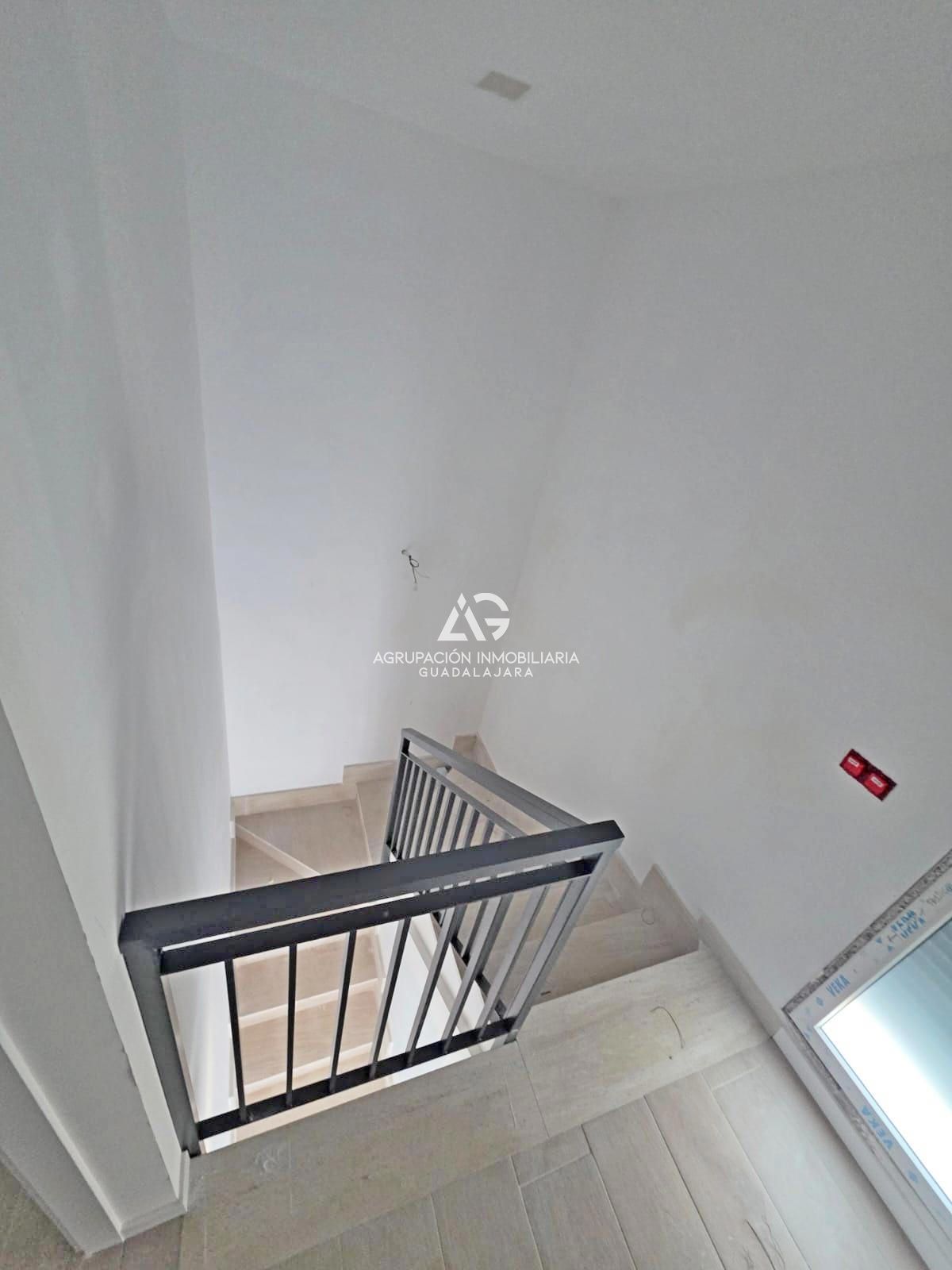 Escalera - PAREADO NUEVO