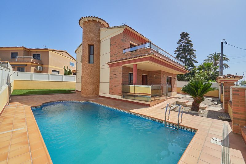 Chalet Independiente en venta Segur De Calafell, Tarragona. Ref: 1815. Finques Sant Telm
