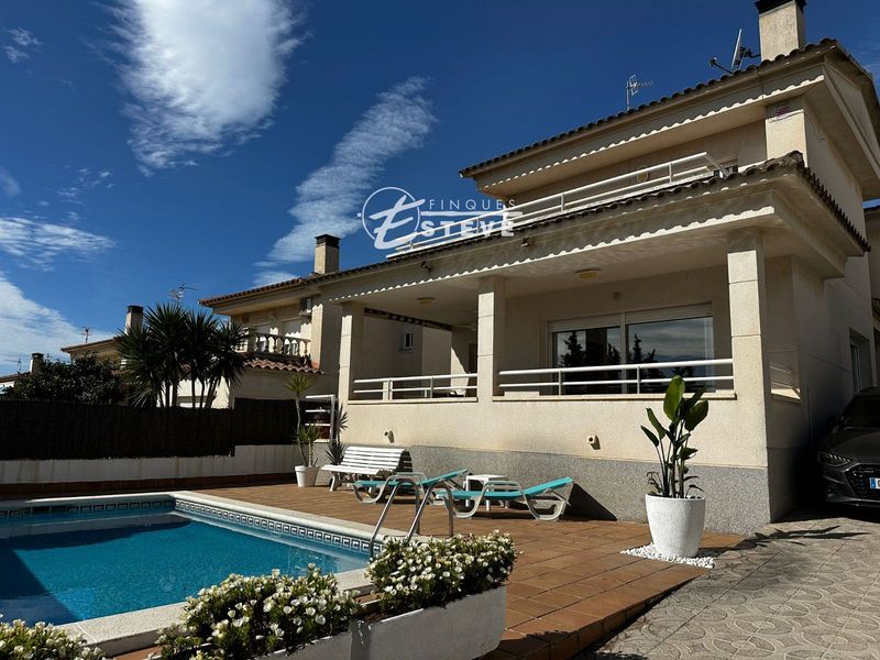 Xalet Independent en lloguer Calafell, Tarragona. Ref: 2030. Finques Esteve