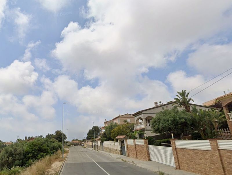 Chalet Independiente en venta Cunit, Tarragona. Ref: 3124. Finques Giró