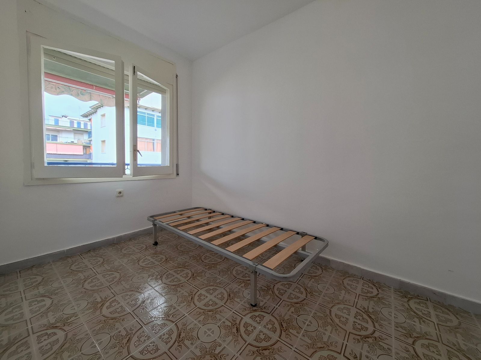 Piso luminoso con 3 habitaciones, chimenea y terraza orientada al sur en Puig Pelós, Cunit - Foto 9