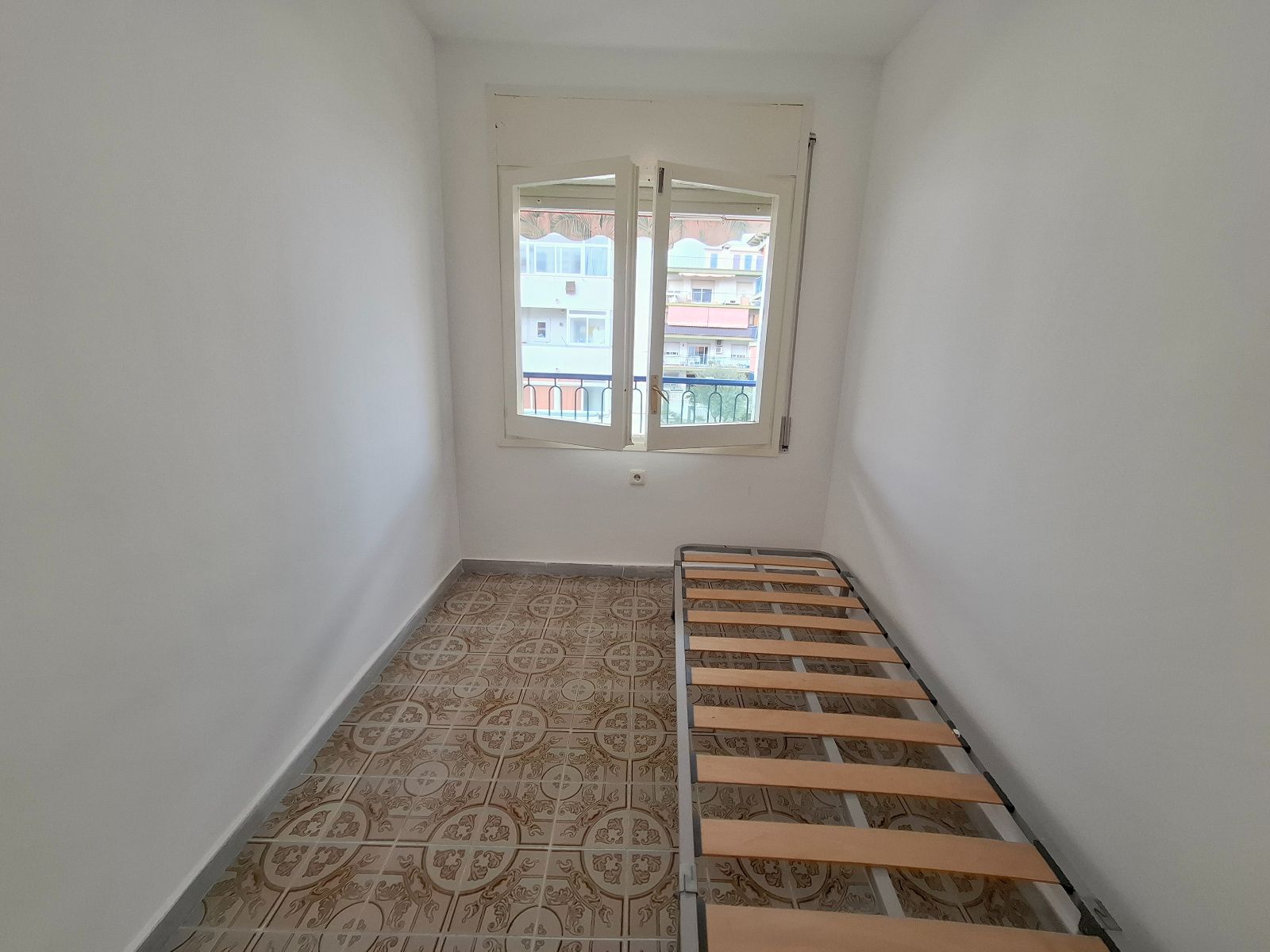 Piso luminoso con 3 habitaciones, chimenea y terraza orientada al sur en Puig Pelós, Cunit - Foto 10