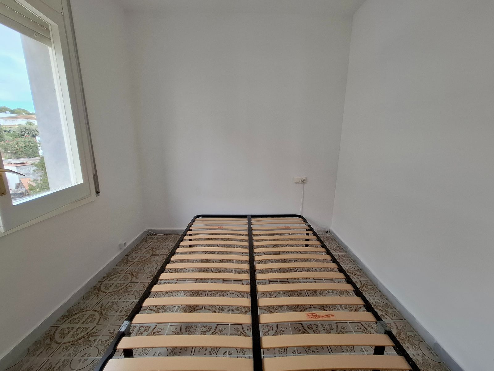 Piso luminoso con 3 habitaciones, chimenea y terraza orientada al sur en Puig Pelós, Cunit - Foto 12