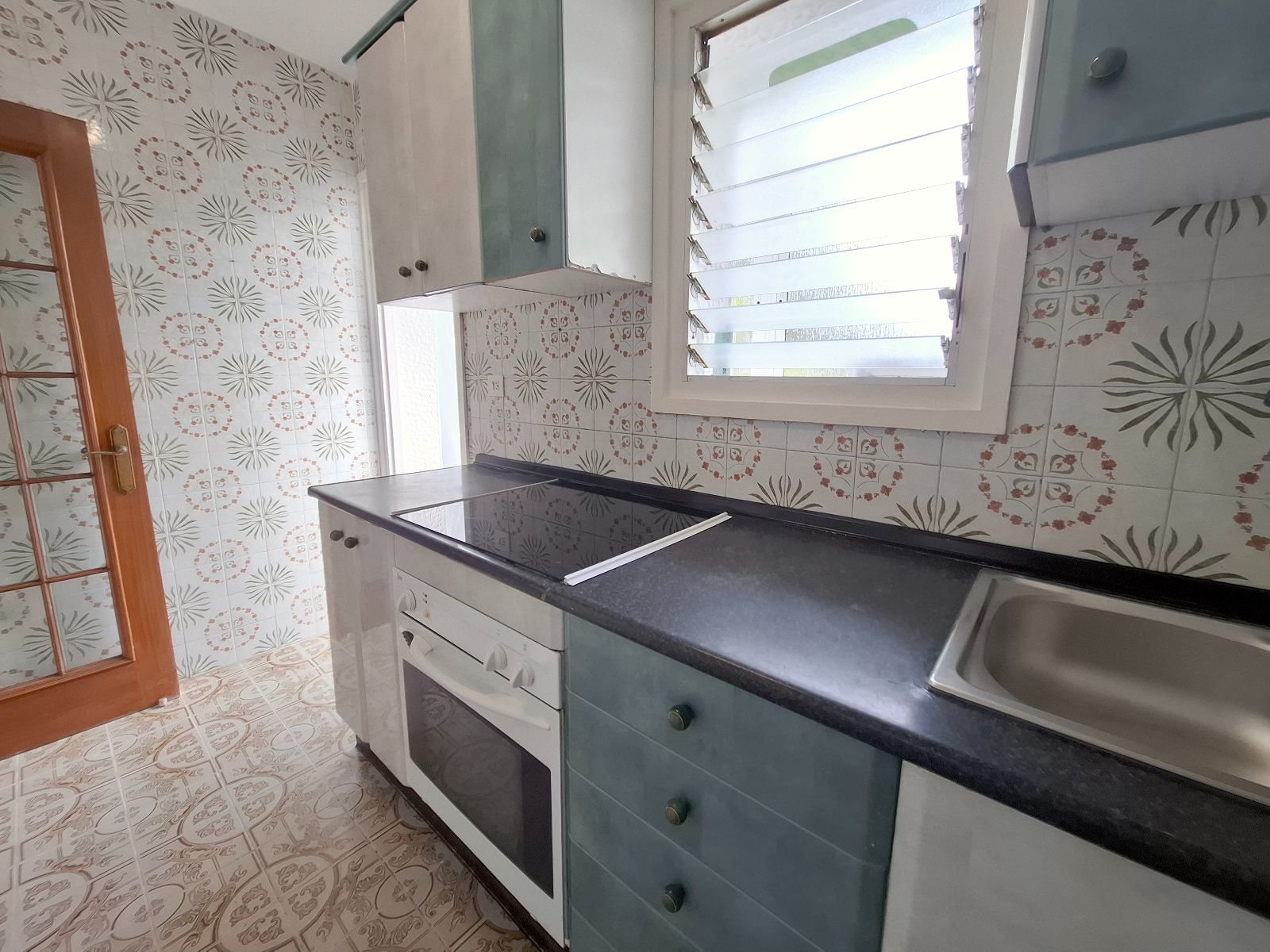 Piso luminoso con 3 habitaciones, chimenea y terraza orientada al sur en Puig Pelós, Cunit - Foto 15