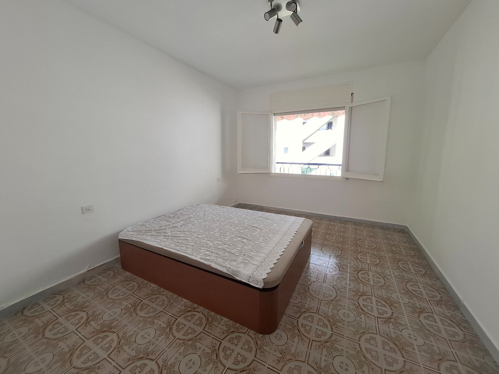 Piso luminoso con 3 habitaciones, chimenea y terraza orientada al sur en Puig Pelós, Cunit - Foto 23