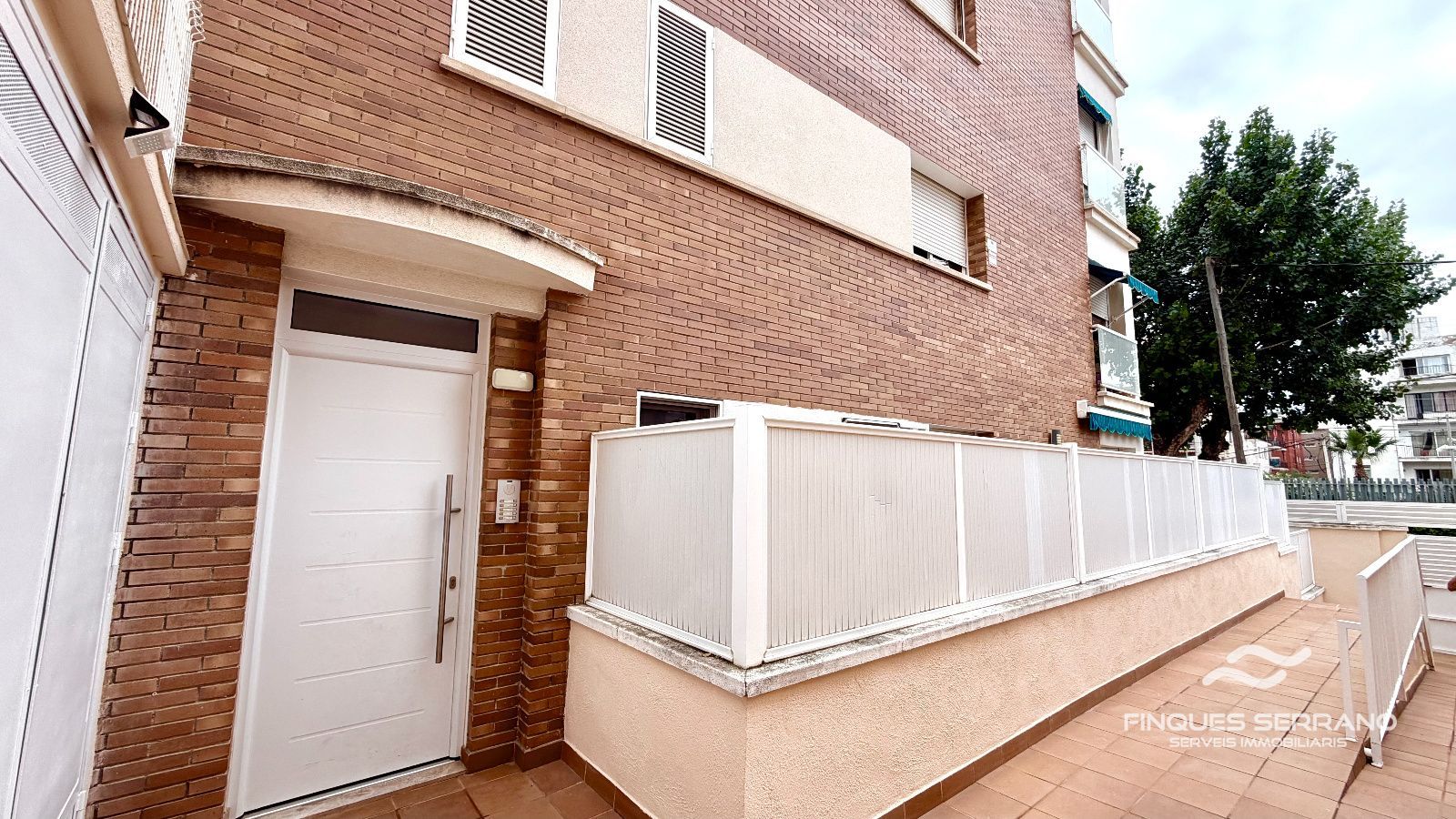 🏡🌞 ¡PLANTA BAJA CON TERRAZA DE 100 m² A UN PASO DE LA PLAYA Y DE LA ESTACIÓN! - Foto 3