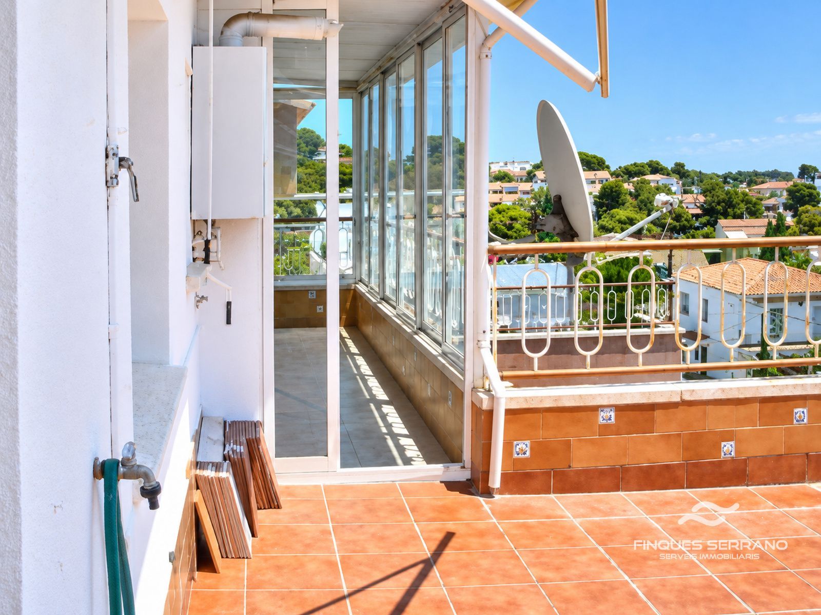 Ático dúplex con grandes terrazas y vistas al mar en Segur de Calafell - Foto 4
