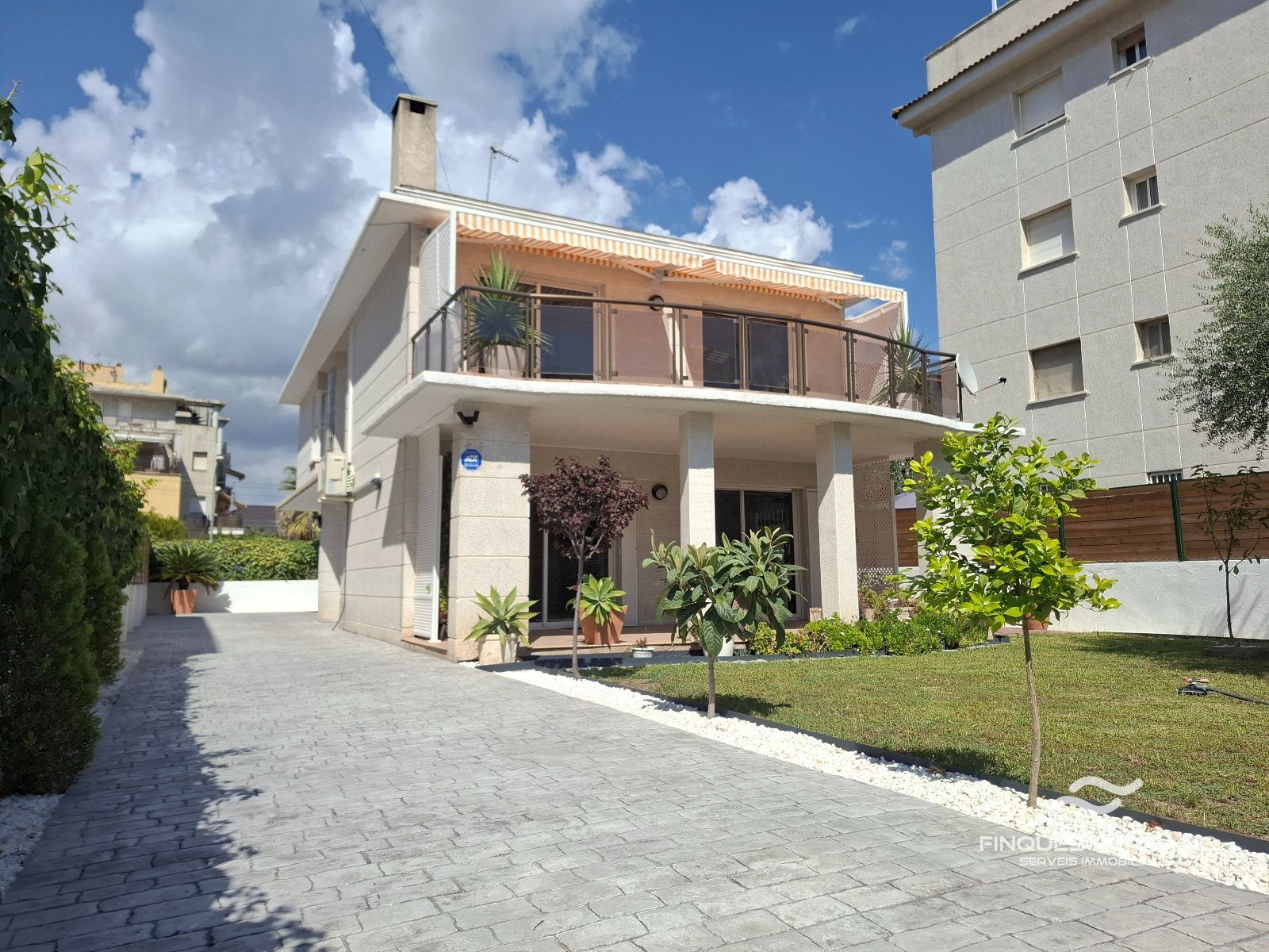 Chalet independiente a 100 metros del mar en Cunit - Foto 3