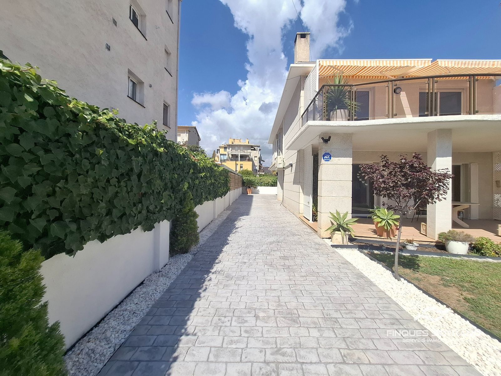 Chalet independiente a 100 metros del mar en Cunit - Foto 6